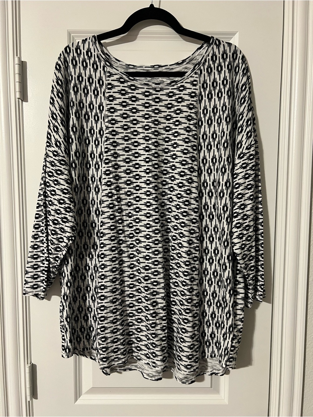 Black & White Patterned Knit Top
